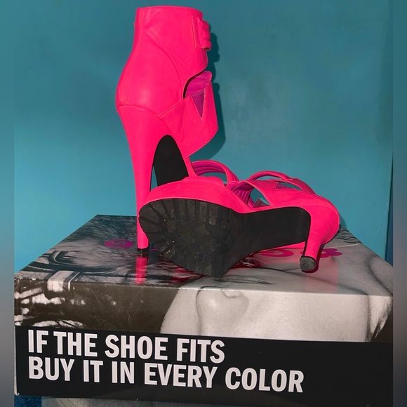 Hot Pink Heels 🔥 - Picture 3 of 3